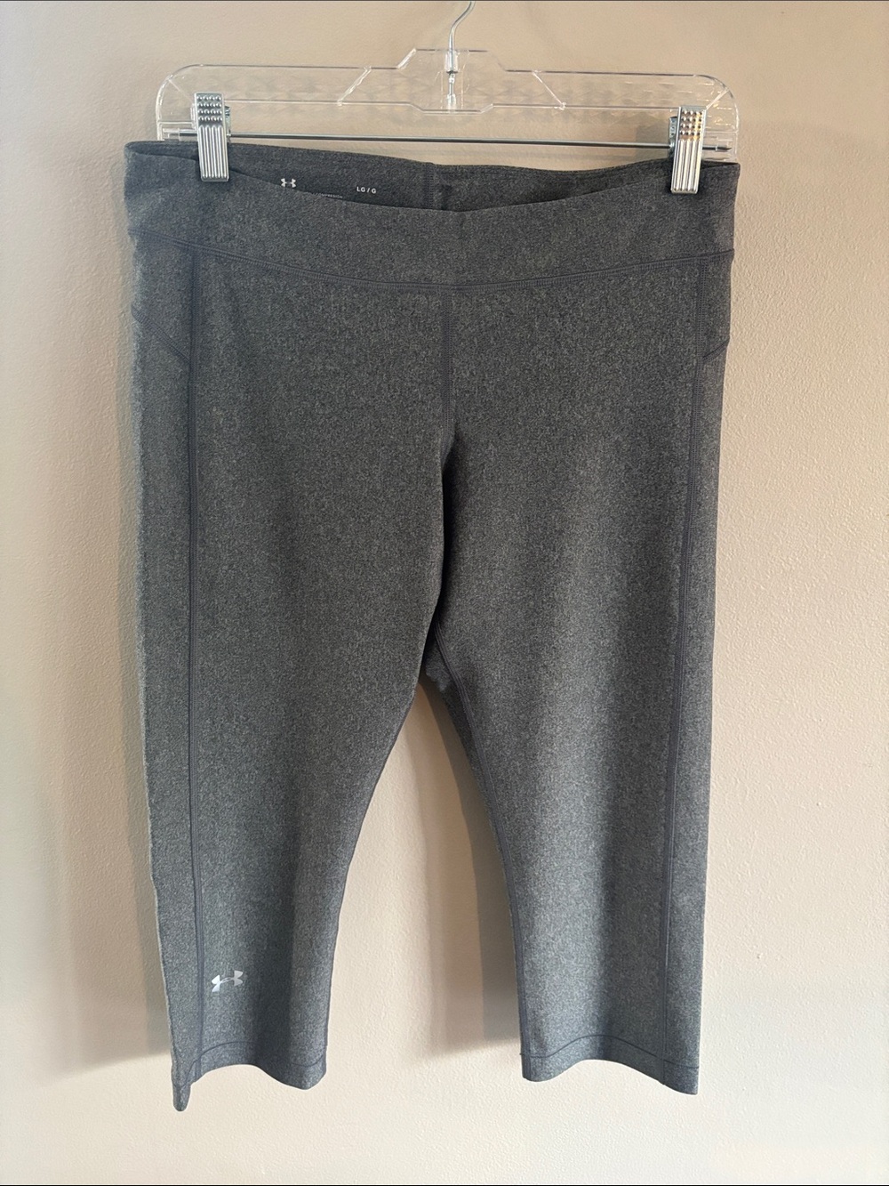 L UA heatgear compression capri leggings